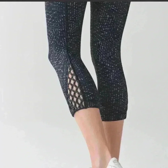 Lululemon True Self Crop II Sz 10 - Picture 3 of 10